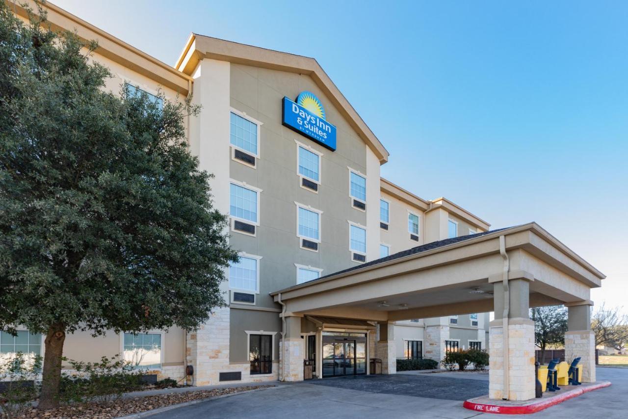 Days Inn & Suites By Wyndham San Antonio Near Frost Bank Center Luaran gambar