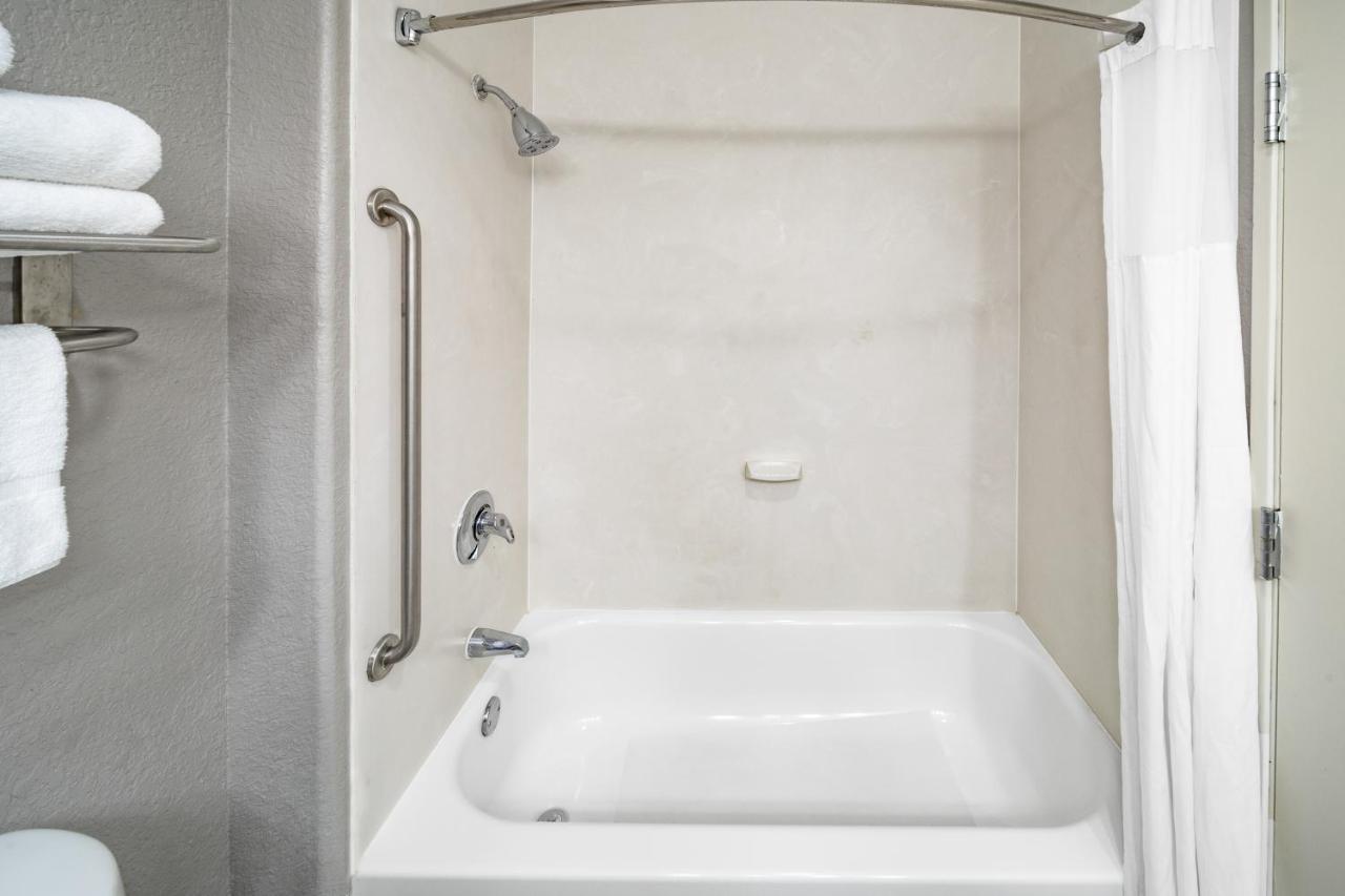 Days Inn & Suites By Wyndham San Antonio Near Frost Bank Center Luaran gambar