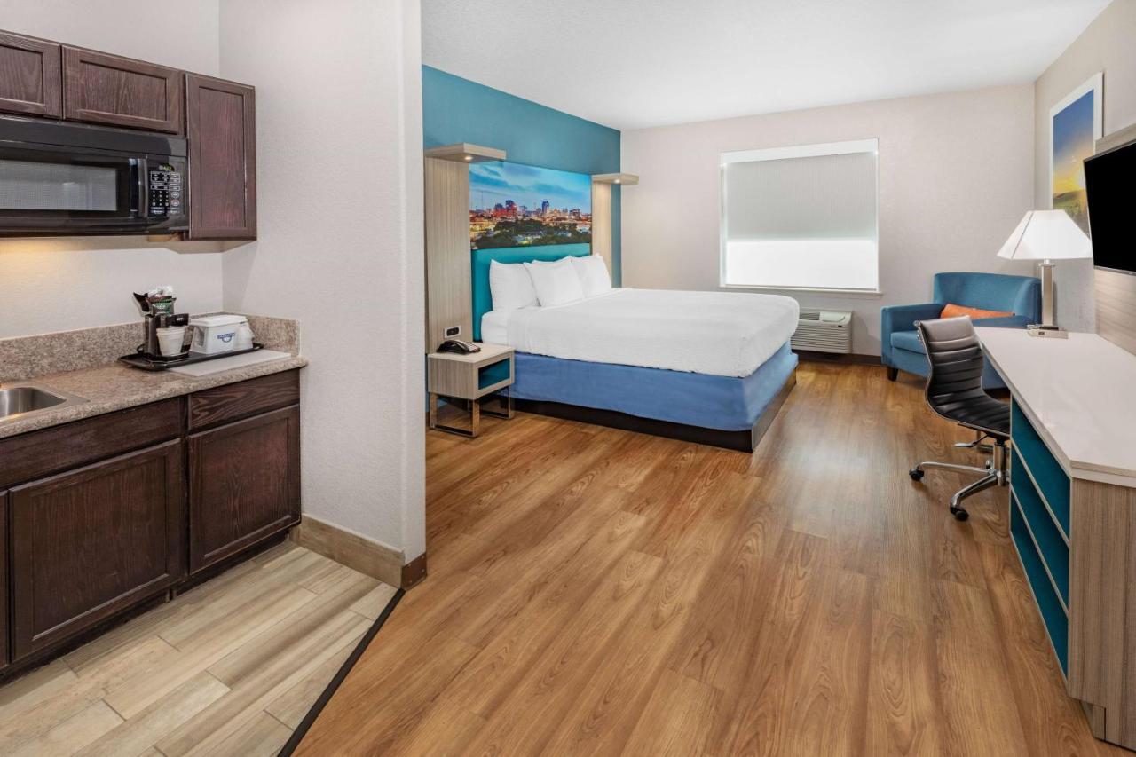 Days Inn & Suites By Wyndham San Antonio Near Frost Bank Center Luaran gambar