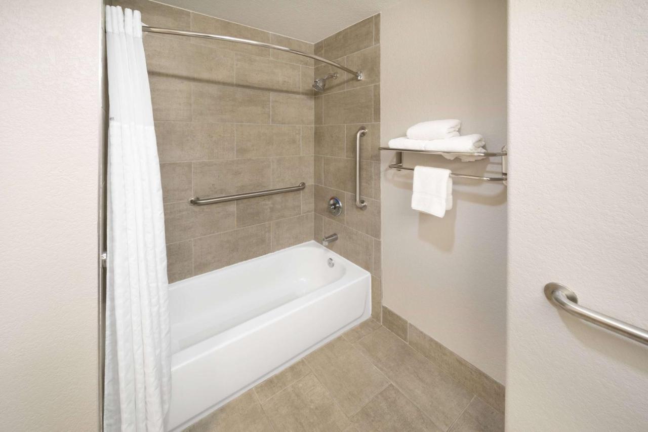 Days Inn & Suites By Wyndham San Antonio Near Frost Bank Center Luaran gambar