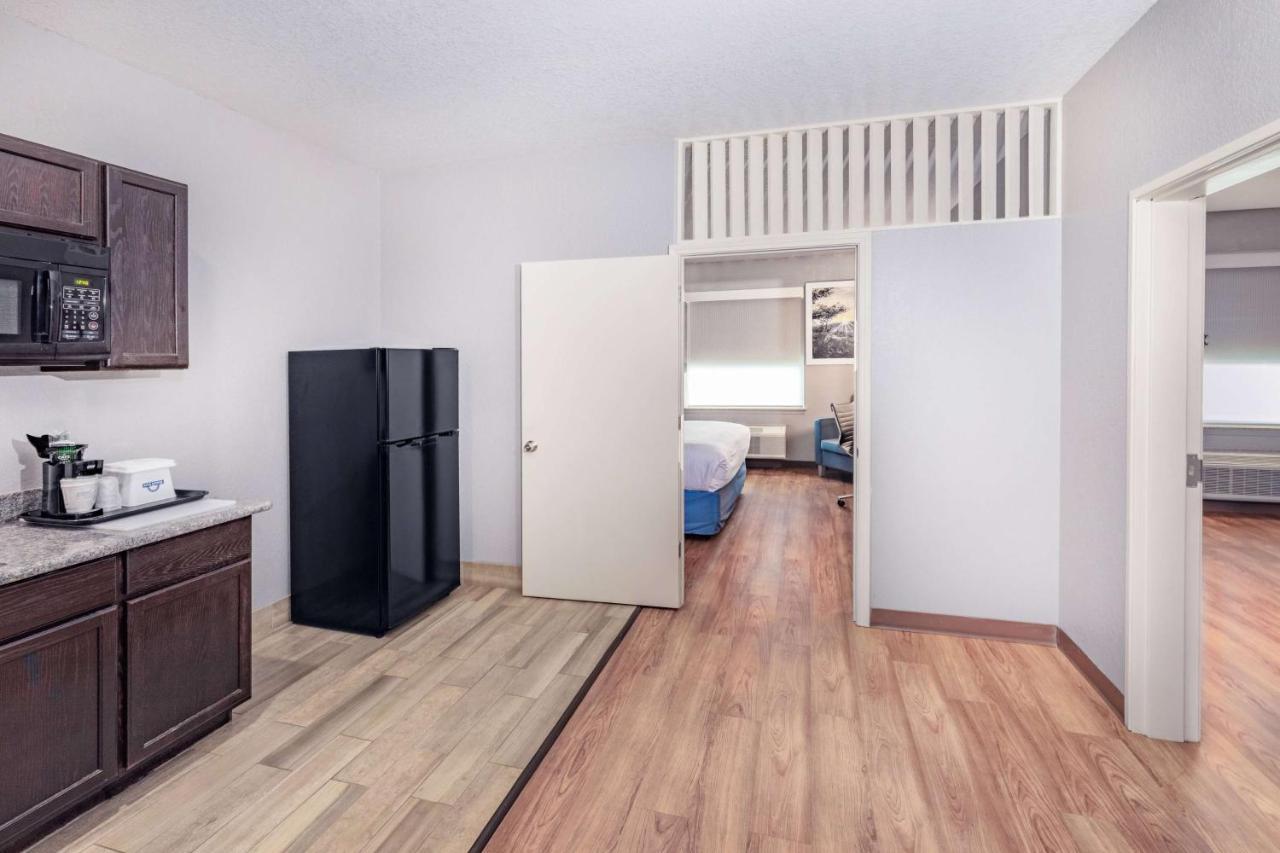Days Inn & Suites By Wyndham San Antonio Near Frost Bank Center Luaran gambar