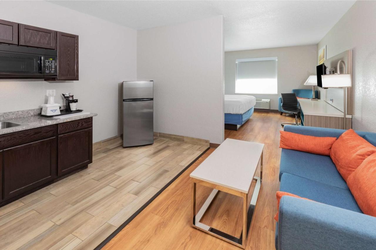 Days Inn & Suites By Wyndham San Antonio Near Frost Bank Center Luaran gambar